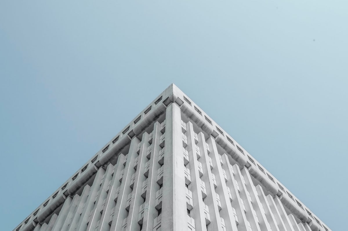 西甲最新动态！巴萨官宣莱万离队姆巴佩伤缺